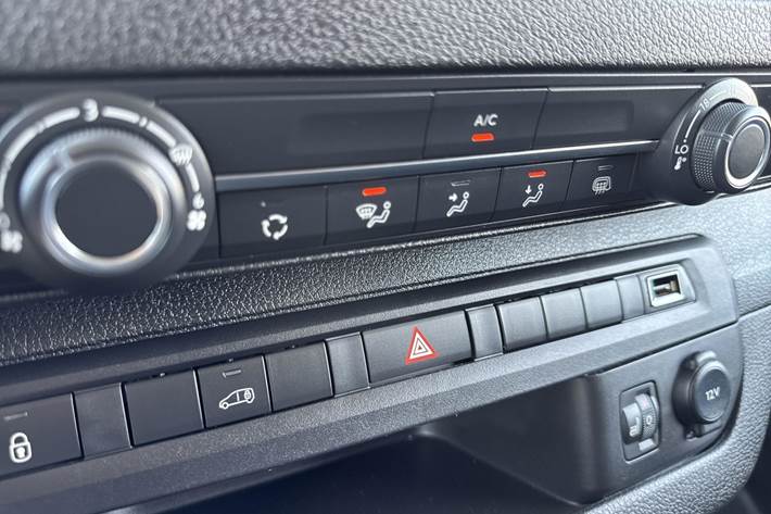 Hvid Toyota ProAce fra 2023