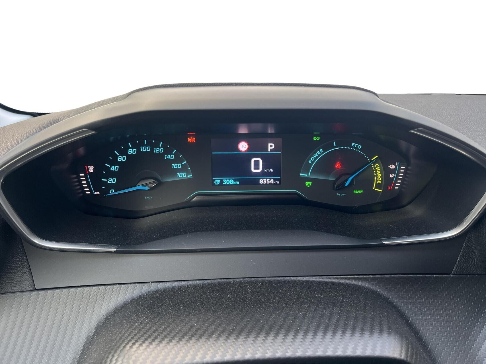 Grå Peugeot e-208 fra 2025