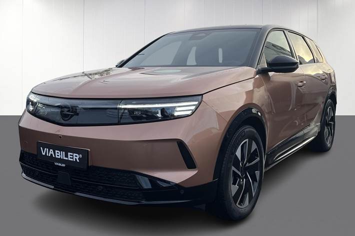 Kobber Opel Grandland fra 2024 set udefra