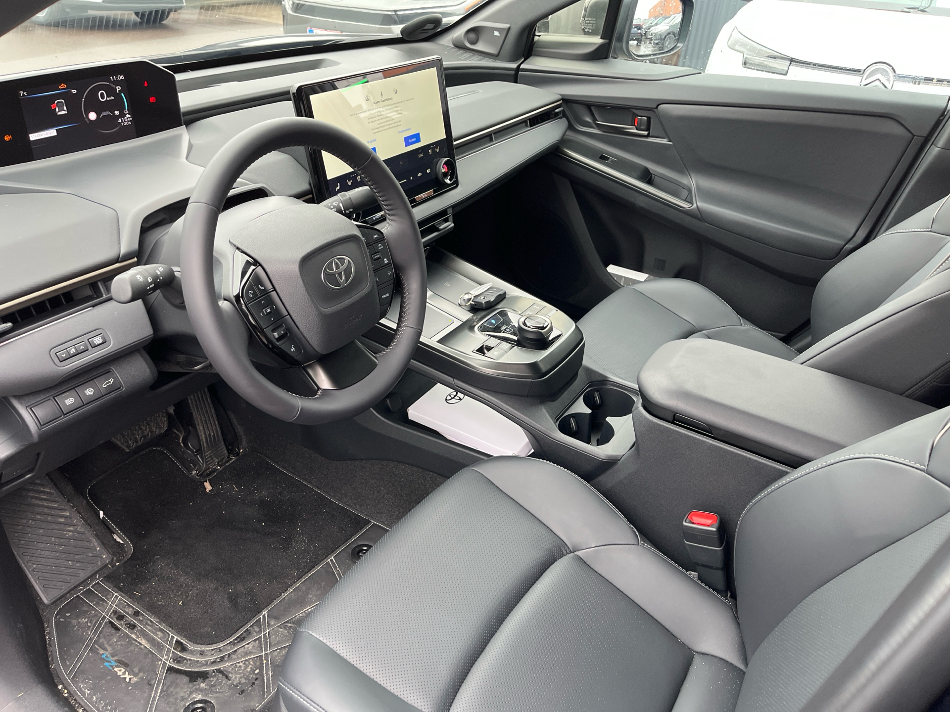 Blå Toyota BZ4X fra 2026