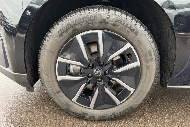 Blå Toyota BZ4X fra 2026