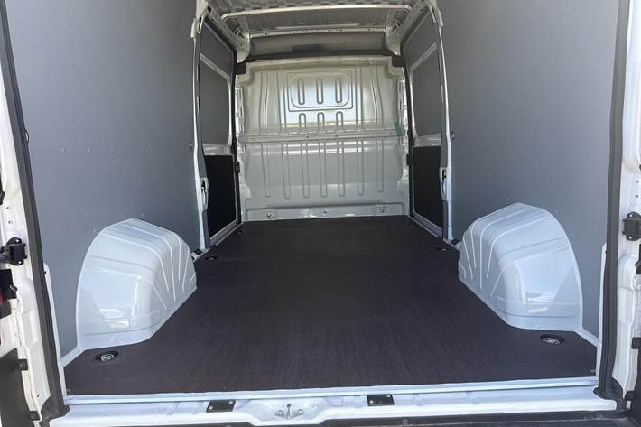 Hvid Toyota Proace Max fra 2025