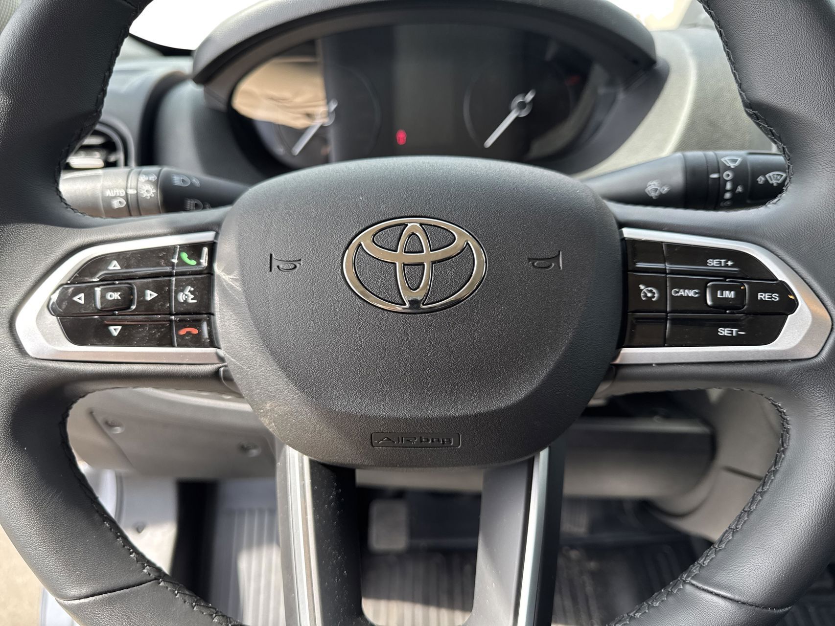Grå Toyota Proace Max fra 2024