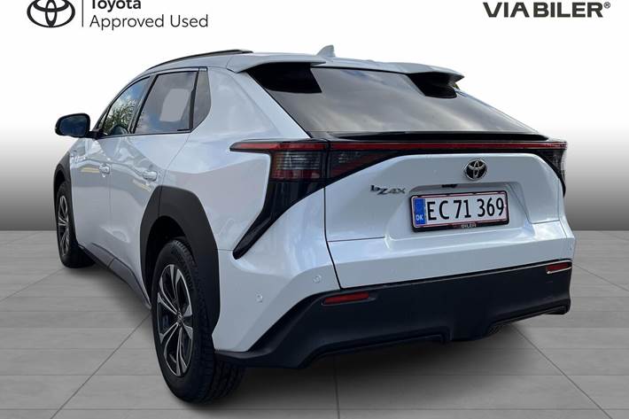 Hvid Toyota BZ4X fra 2024