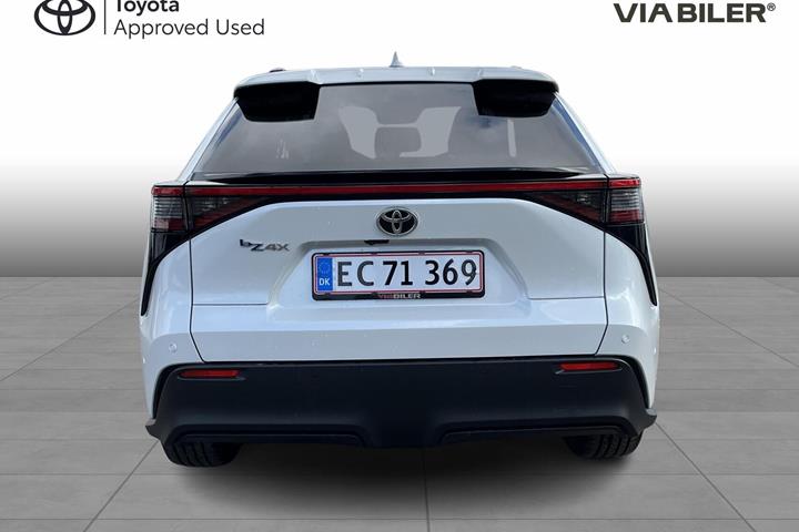 Hvid Toyota BZ4X fra 2024