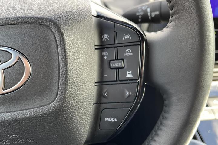 Hvid Toyota BZ4X fra 2024