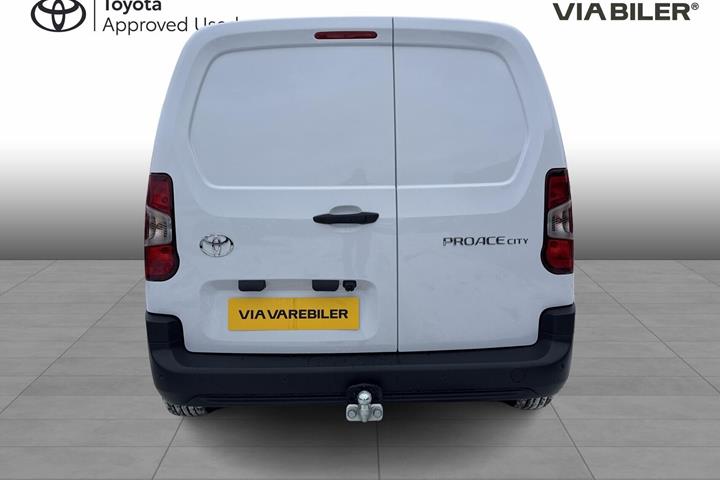 Hvid Toyota ProAce City fra 2024