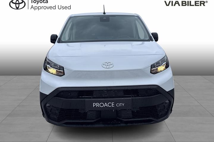 Hvid Toyota ProAce City fra 2024
