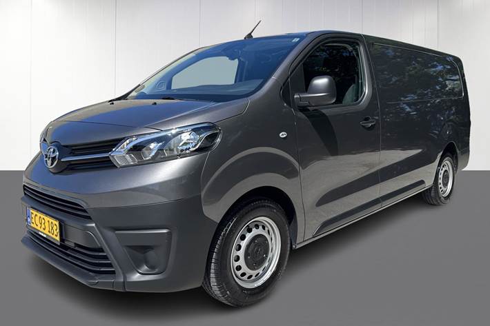 Grå Toyota ProAce fra 2025 set udefra