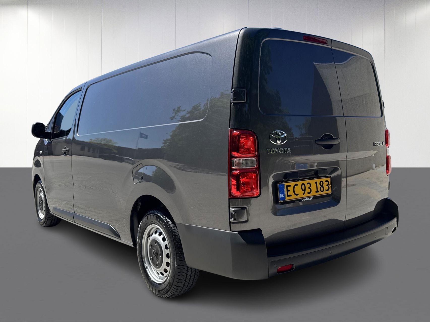Grå Toyota ProAce fra 2025