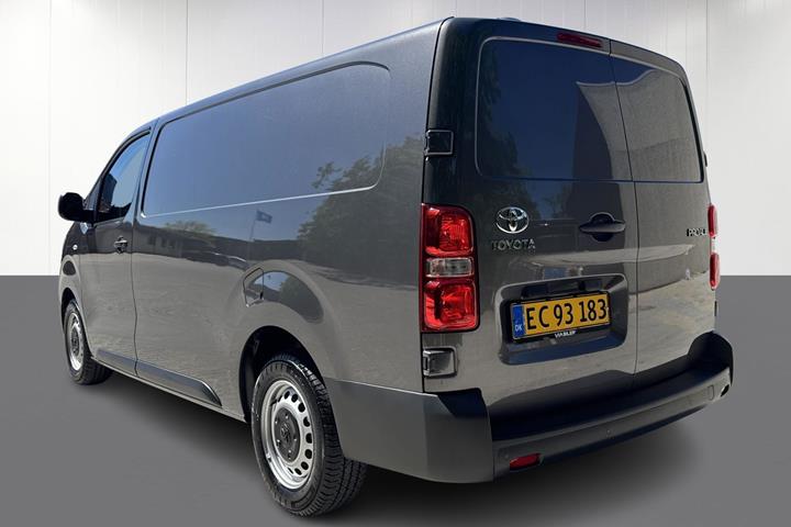 Grå Toyota ProAce fra 2025