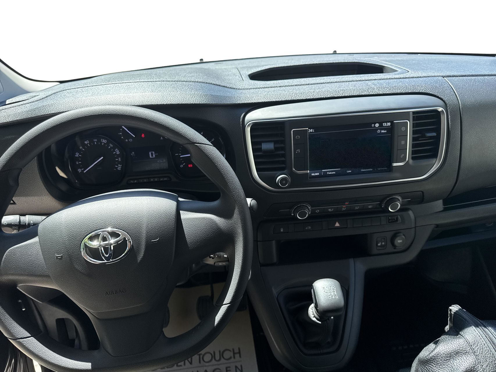 Grå Toyota ProAce fra 2025