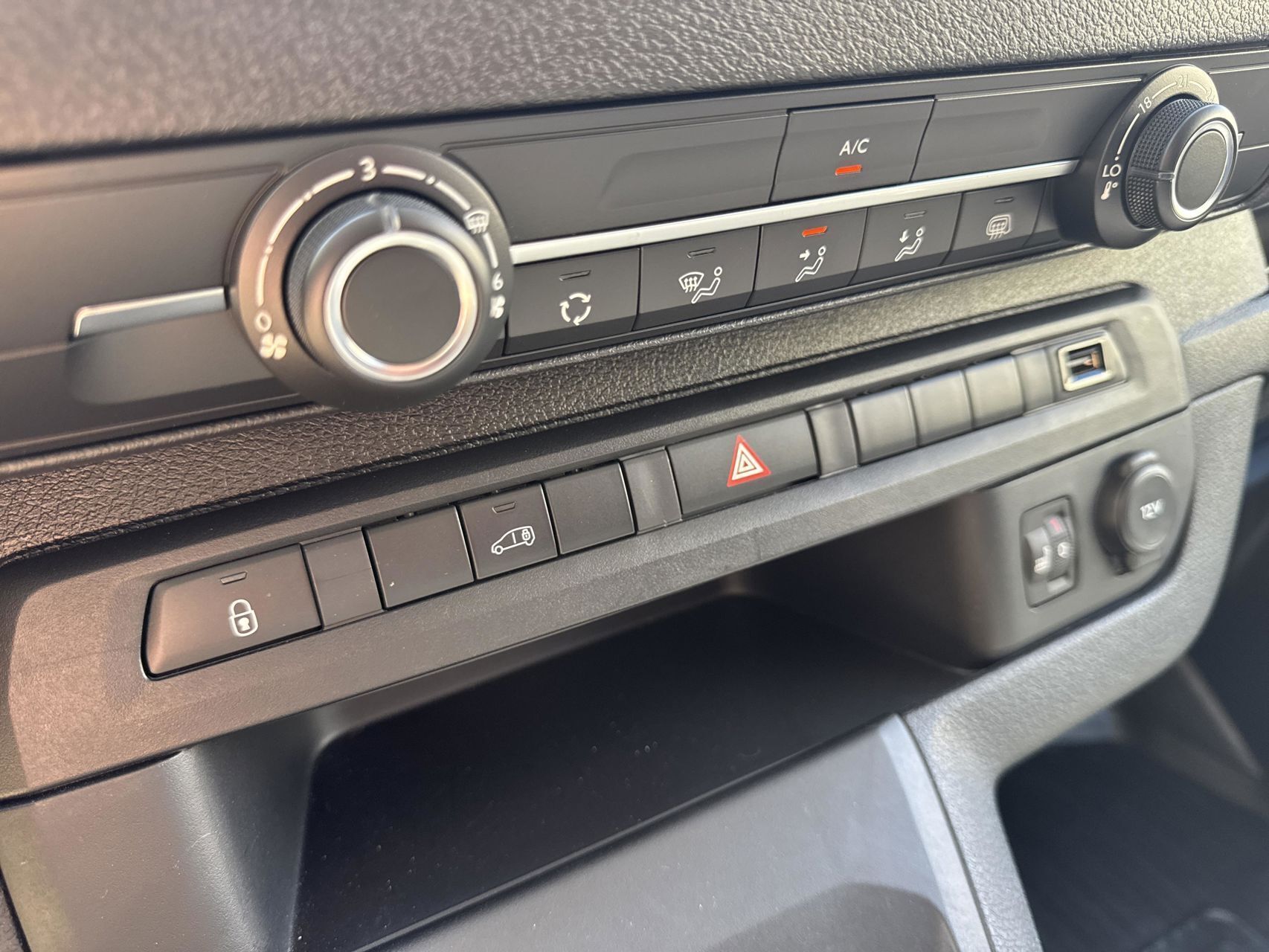 Grå Toyota ProAce fra 2025
