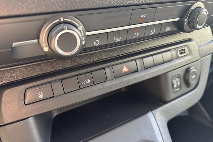 Grå Toyota ProAce fra 2025