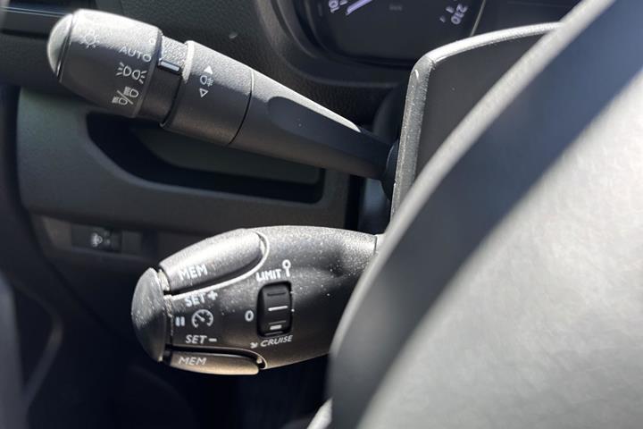 Grå Toyota ProAce fra 2025