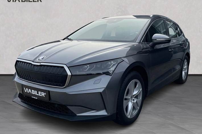 Grå Skoda Enyaq fra 2022 set udefra