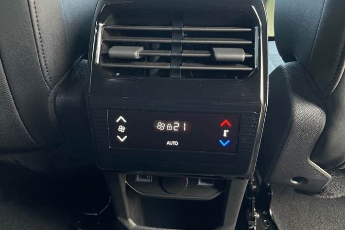 Blå Peugeot e-5008 fra 2025