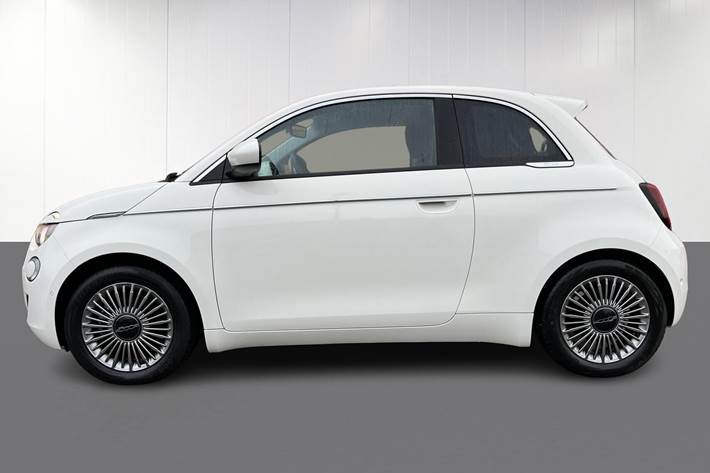 Hvid Fiat 500e fra 2024