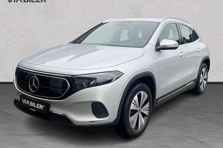 Sort Mercedes EQA 250 fra 2022 set udefra