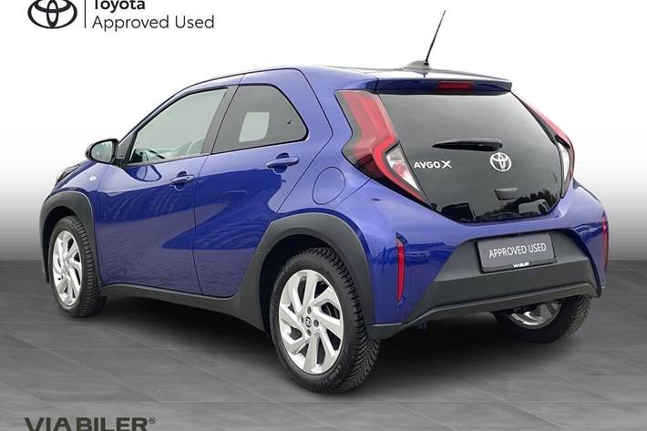 Blå Toyota Aygo X fra 2023