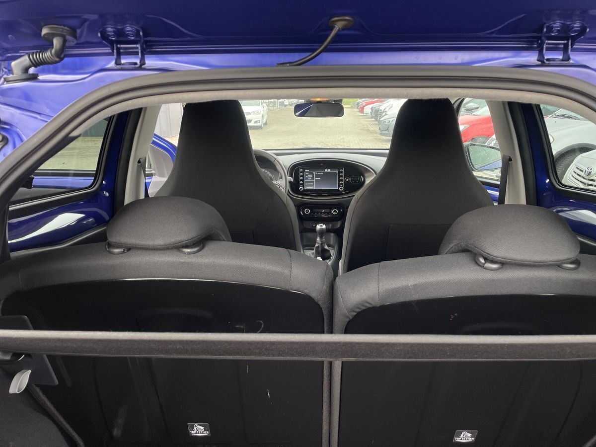 Blå Toyota Aygo X fra 2023
