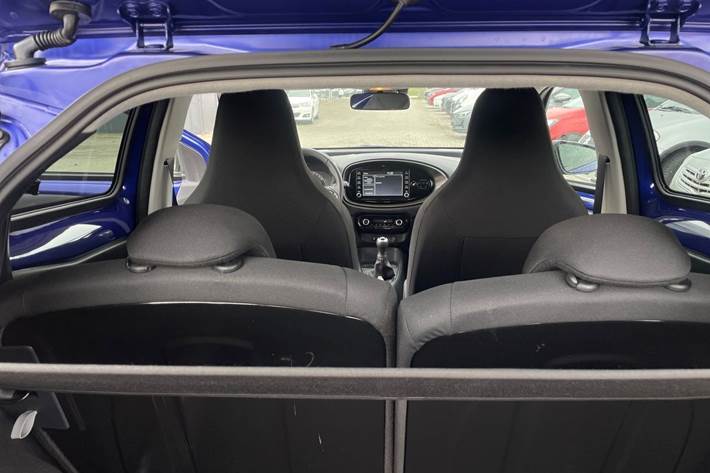 Blå Toyota Aygo X fra 2023