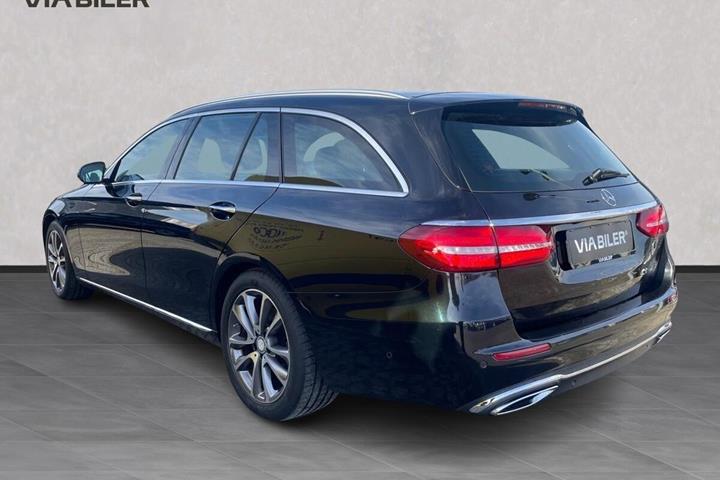 Sort Mercedes E220 d fra 2017