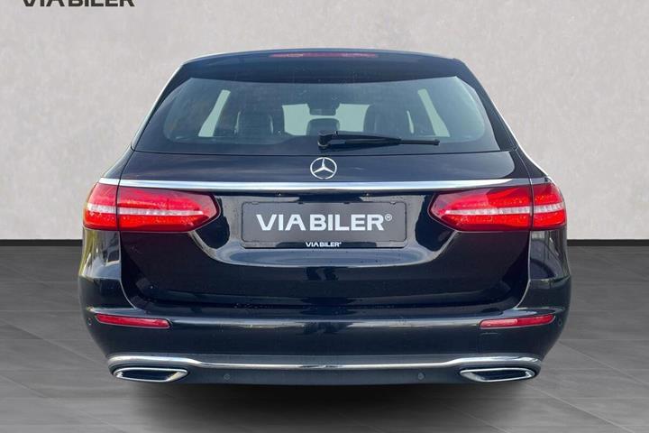 Sort Mercedes E220 d fra 2017