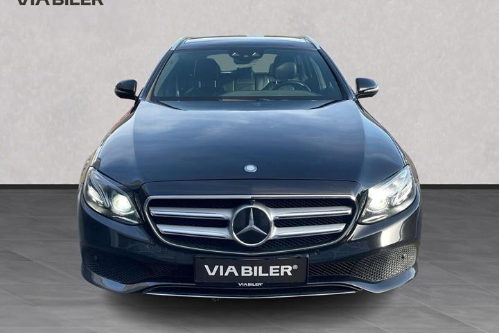 Sort Mercedes E220 d fra 2017
