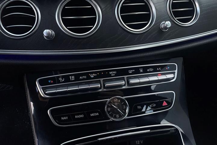 Sort Mercedes E220 d fra 2017
