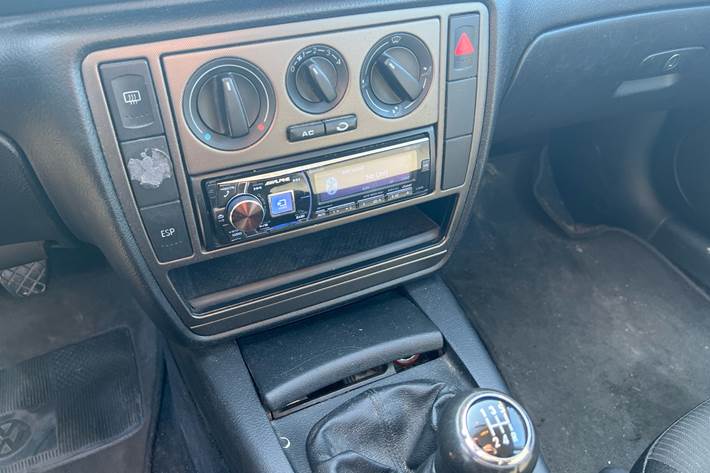 Blå VW Passat fra 2002