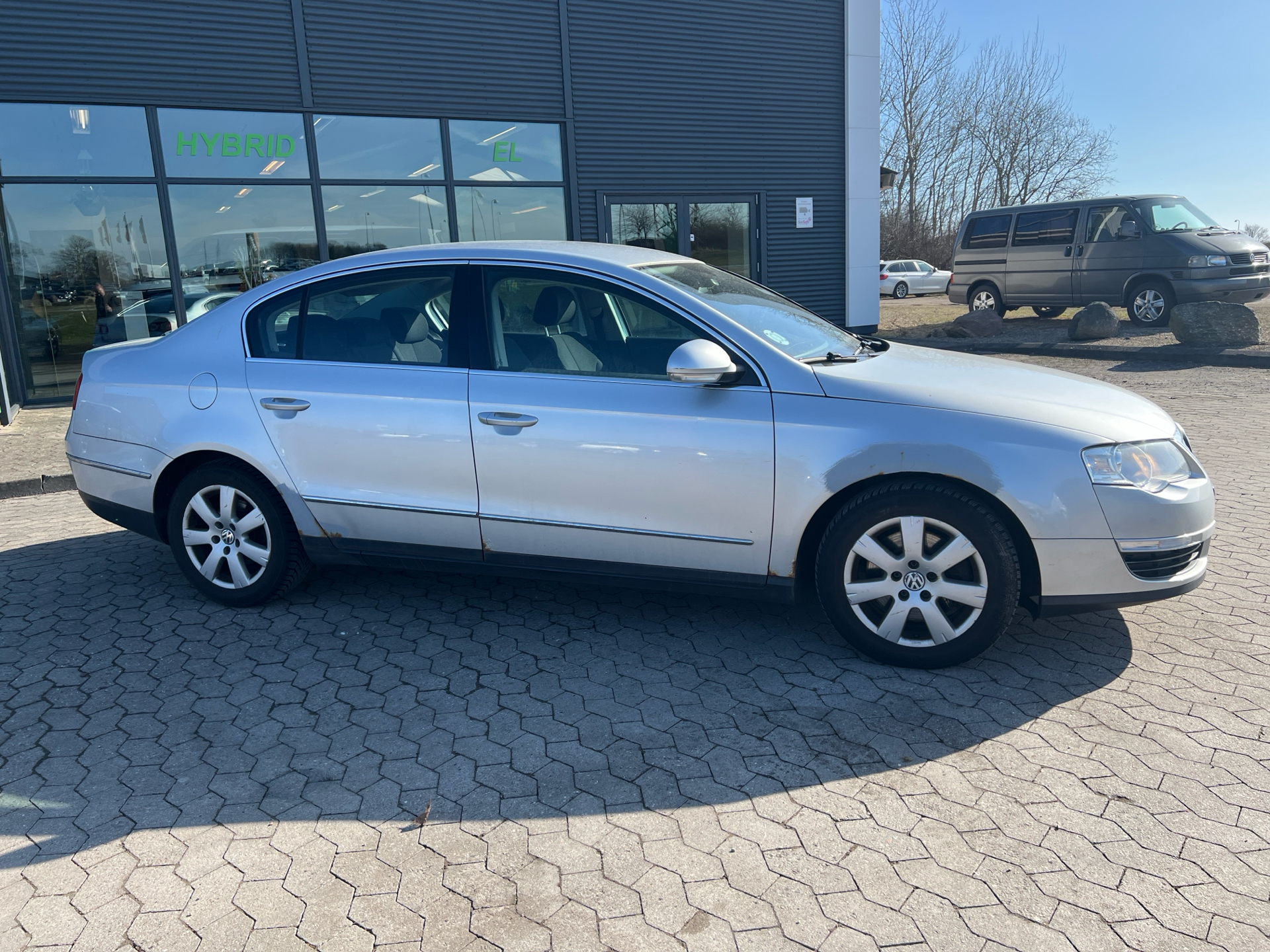 Sølv VW Passat fra 2005