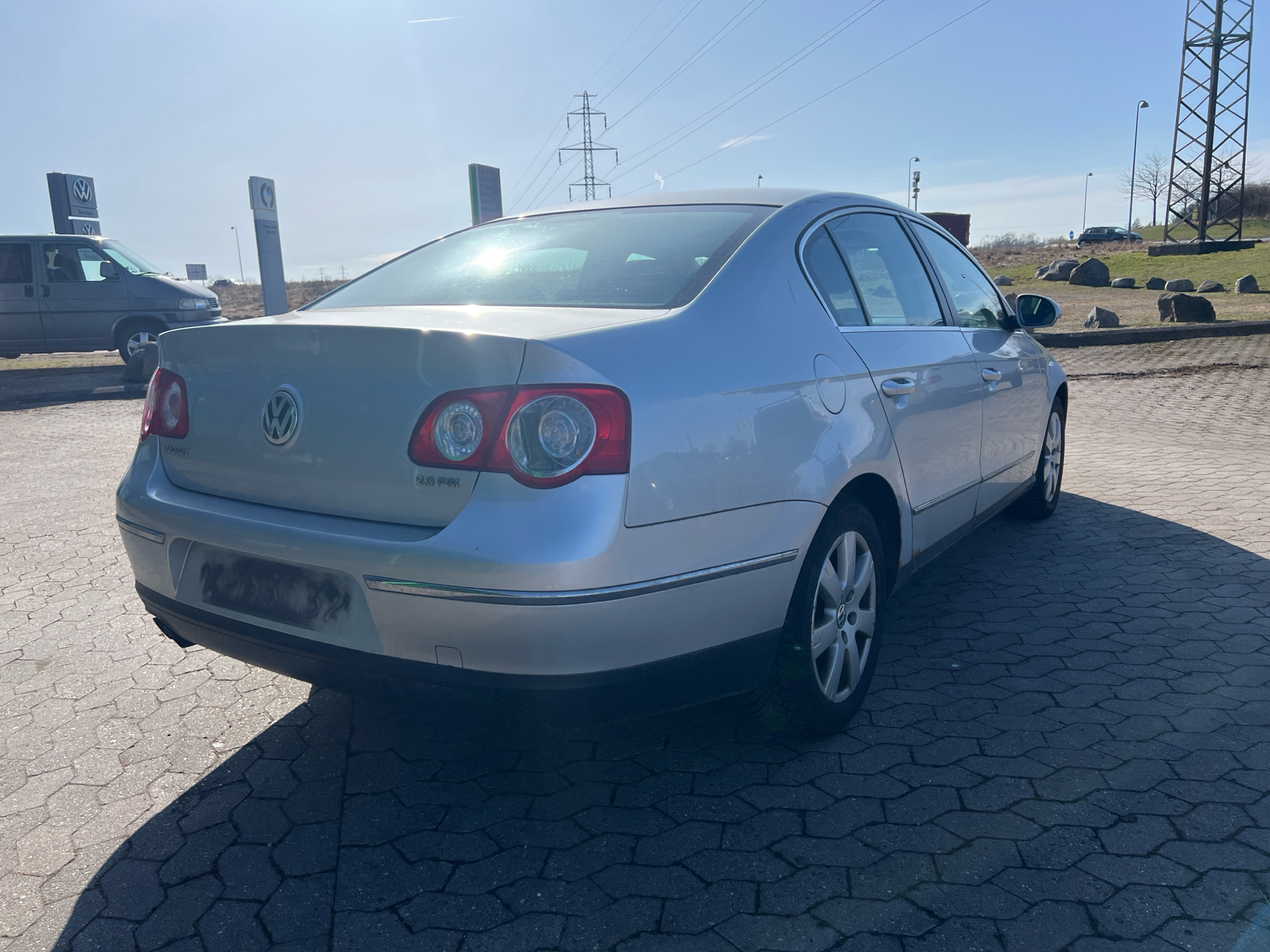 Sølv VW Passat fra 2005