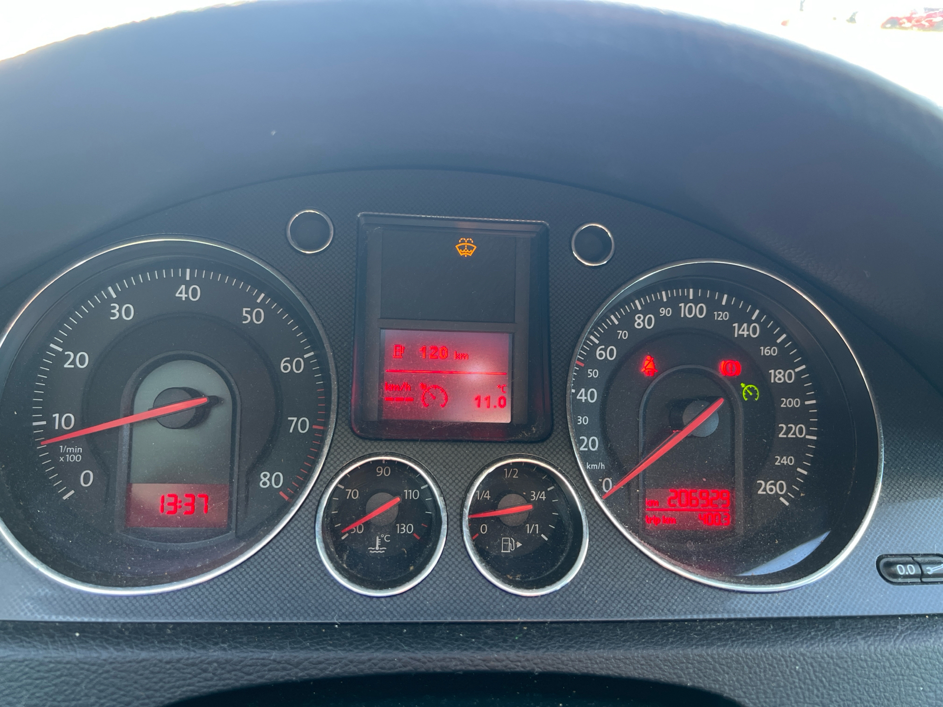 Sølv VW Passat fra 2005