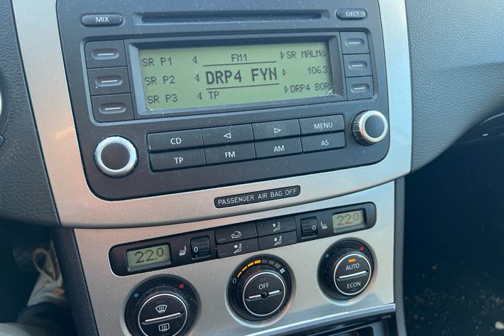 Sølv VW Passat fra 2005