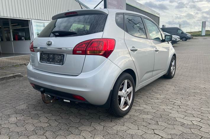 Sølv Kia Venga fra 2015