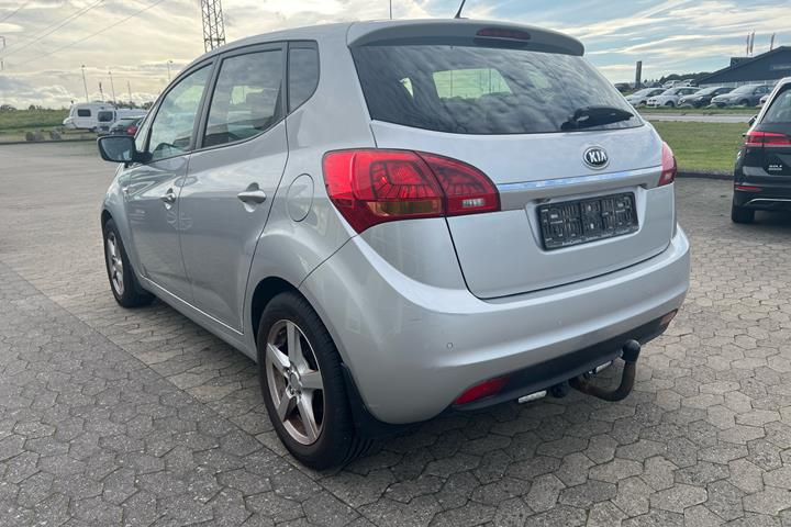 Sølv Kia Venga fra 2015