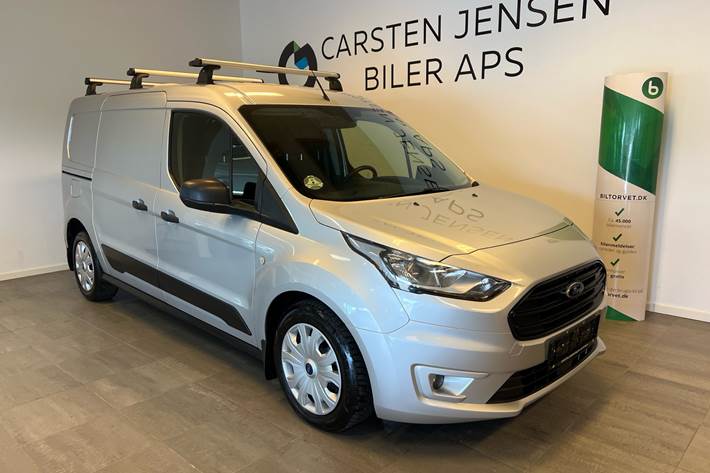 Sølv Ford Transit Connect fra 2020 set udefra
