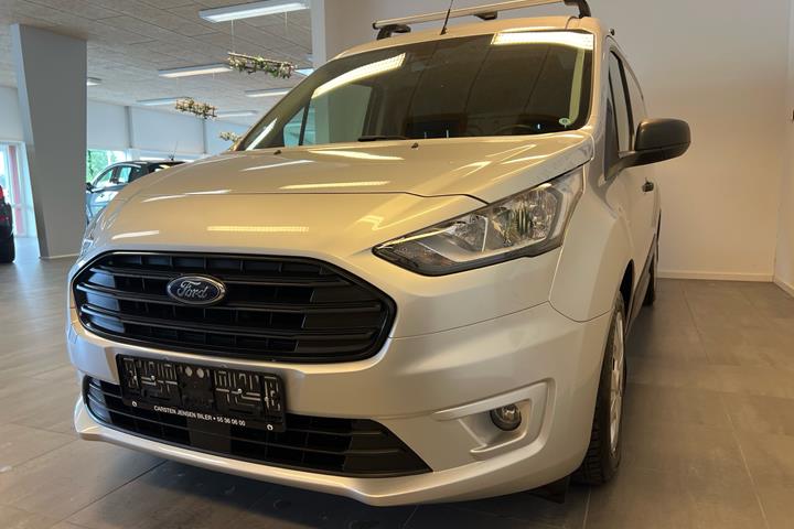 Sølv Ford Transit Connect fra 2020 set udefra