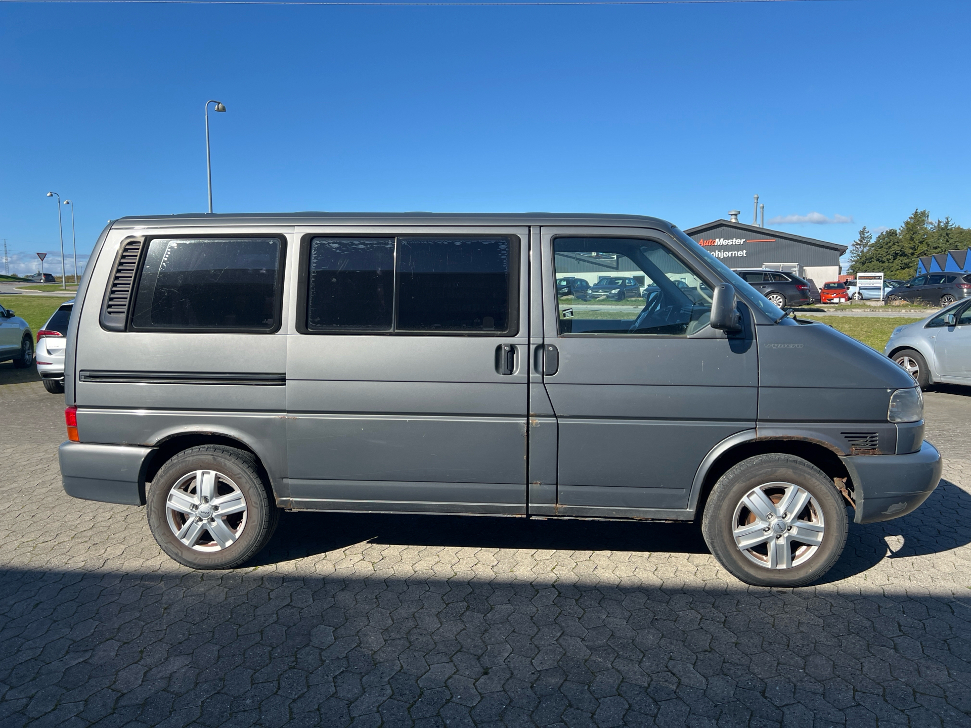 VW Caravelle 2,5 Kort 8/9 pers. TDI m/Airbag m/ABS Syncro 102HK