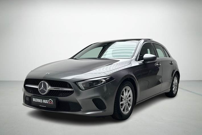 Grå Mercedes A200 fra 2018 set udefra