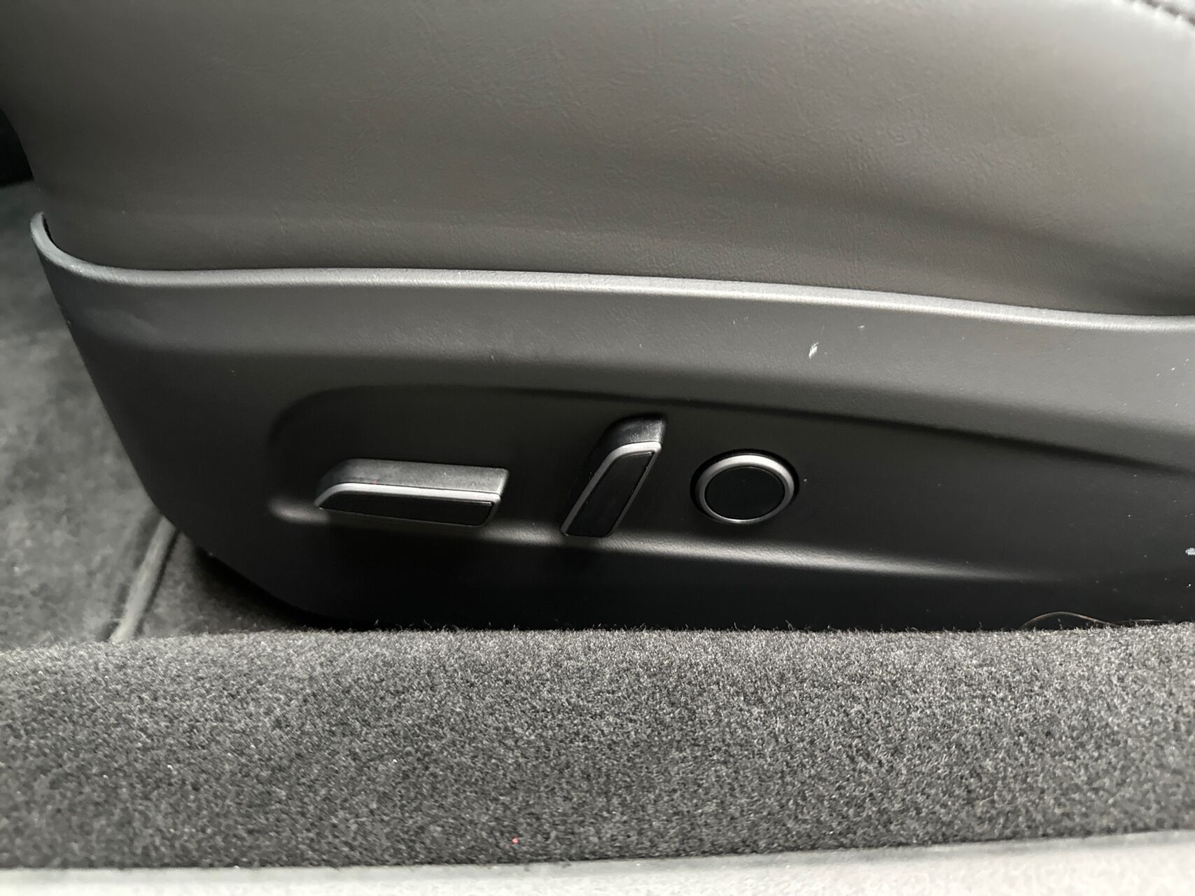 Sort Tesla Model 3 fra 2024