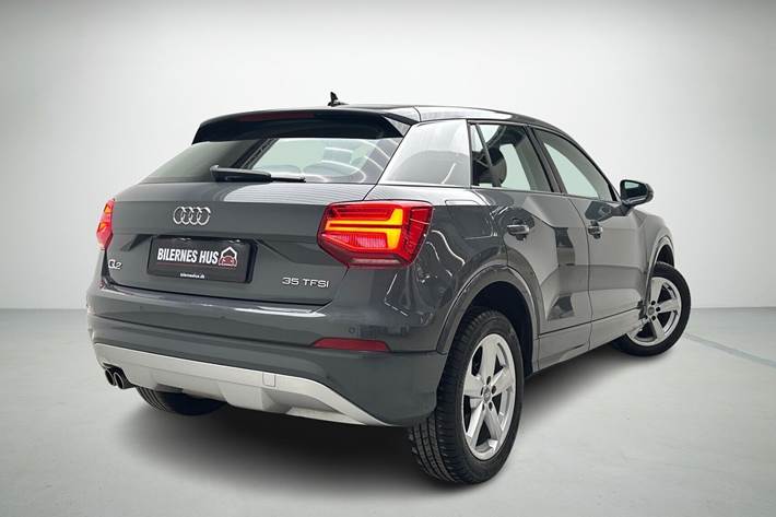 Grå Audi Q2 fra 2020