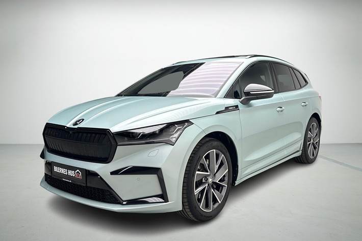 Grå Skoda Enyaq fra 2025 set udefra