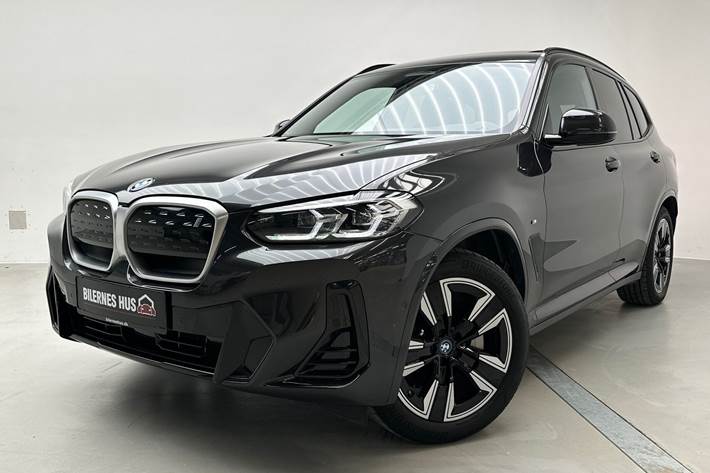 Grå BMW iX3 fra 2023