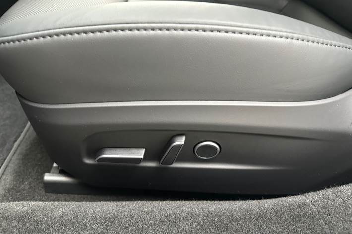 Blå Tesla Model 3 fra 2025