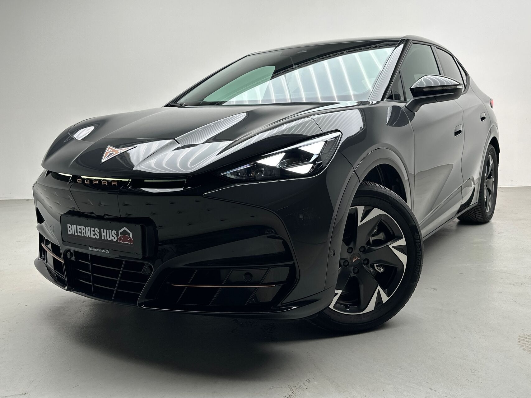 Grå Cupra Tavascan fra 2024