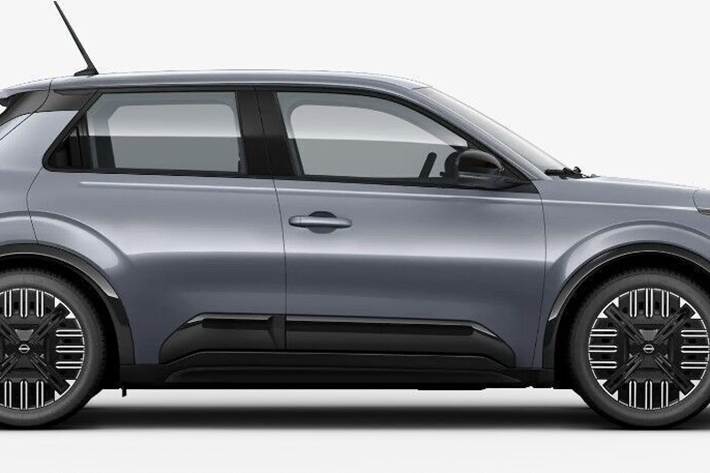 Sølv Nissan Micra fra 2025