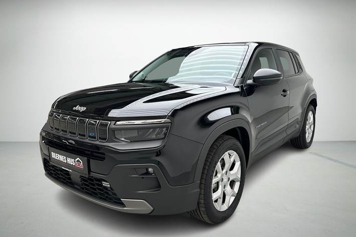 Sort Jeep Avenger fra 2023 set udefra