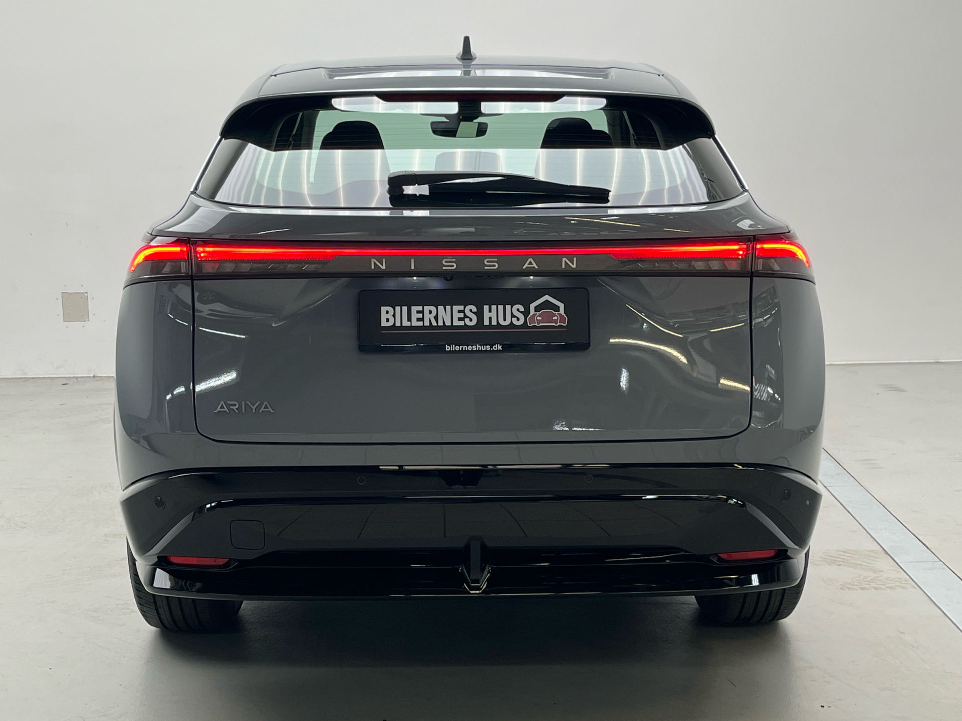 Grå Nissan Ariya fra 2025